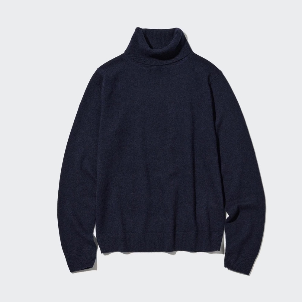 New with tags Uniqlo Navy Cashmere Turtleneck Sweater